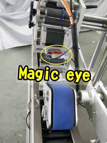 Nagy sebességű Delta szervo címkéző motorvezető injekciós üveg címkézőgép kis kerek palackokhoz