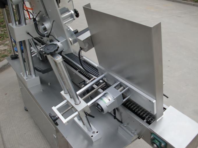 Nagy sebességű, kis, kerek kannás címkéző ragasztógép, szemfekete üvegcímke matrica gép kozmetikumokhoz