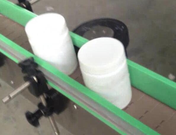 Kerek palack címkéző gép, palackozó és címkéző gép őrölt cukros üveghez