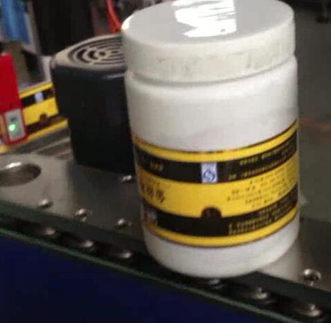 Kerek palack címkéző gép, palackozó és címkéző gép őrölt cukros üveghez