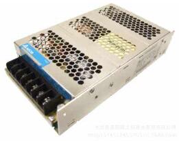 Teljesen automatikus öntapadó címkefelhordó berendezés kétoldalas matrica címkéző gép ovális, kerek, négyzet alakú