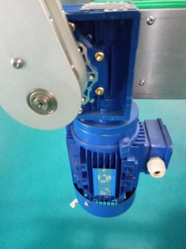 SUS304 szekrény kétoldalas szögletes palack matrica címkéző gép személyi ápolószerekkel