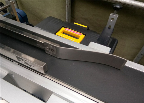 CE Top címkéző gép italokhoz / italokhoz / napi vegyszerekhez / gyógyszerekhez