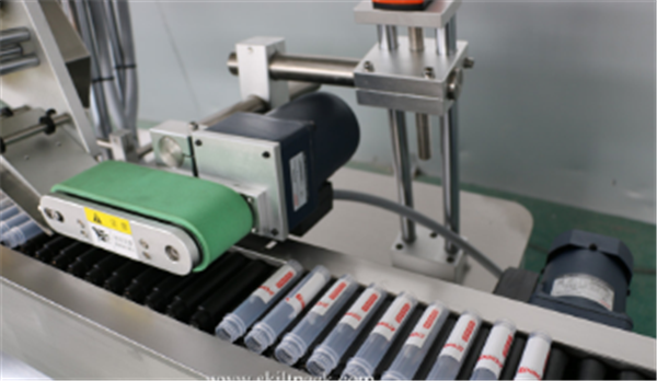 Szervo motoros üveg matrica címkéző gép automatikus Sitkcer ampulla cső