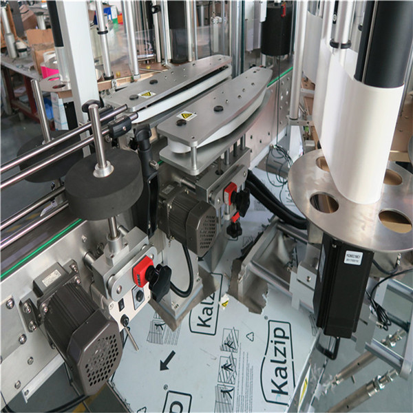 Teljesen automatikus szögletes palack címkéző gépek 4000-8000 B / H kapacitás