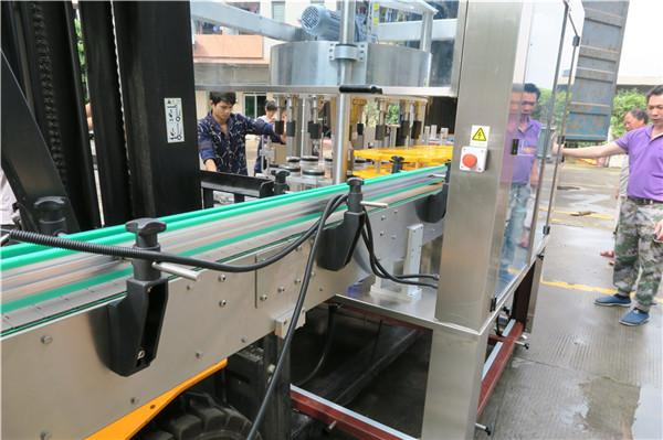 Hatékony palack forgó matrica címkéző gép felszerelés PLC érintőképernyő