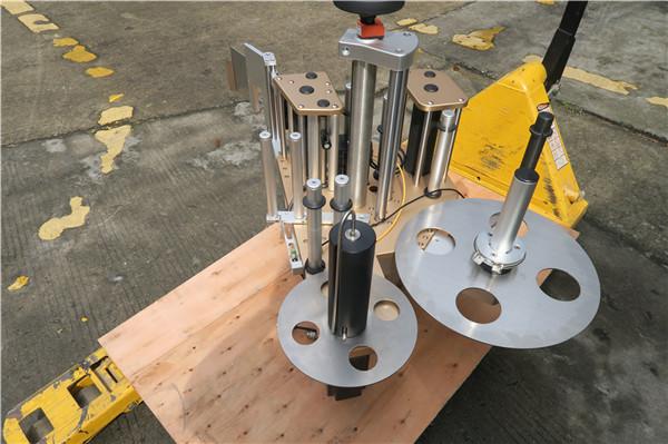 Kerek palack forgó címke forgótányér címkéző gép rendszerrel