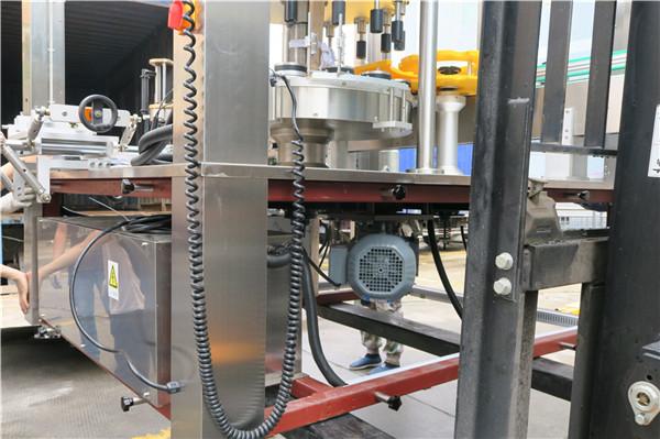 Kerek palack forgó matrica címkéző gép berendezés vastagsága ≥ 30 mm