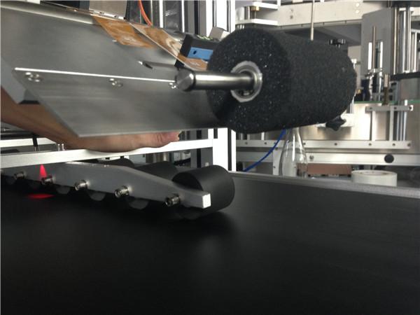 Személyhívó öntapadó címkéző gép felakasztandó címkéhez / kártyához / táskához 200 kg