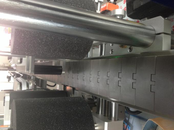 Sörösüveg feliratozó, automatikus címkéző gép, 330 mm-es tekercs átmérőjű