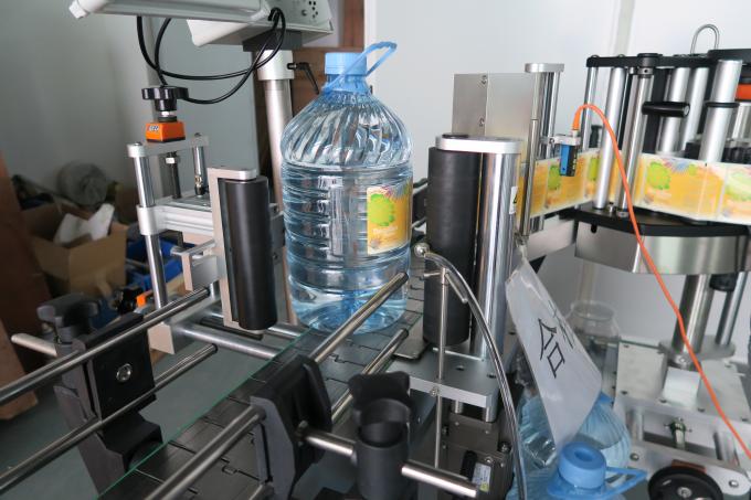 5 literes ivóvíz kerek palack matrica címkéző gép, öntapadó címke ragasztó gépek