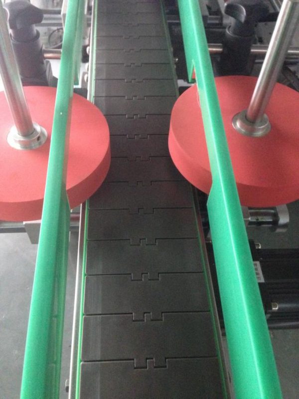 Automatizált címkefelhordó kerek / négyzet alakú / szubuliform palackhoz