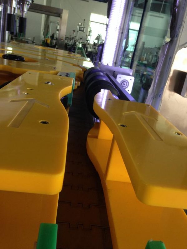 Nagy termelésű bor / sörösüveg címkéző gép, kerek palack címkéző