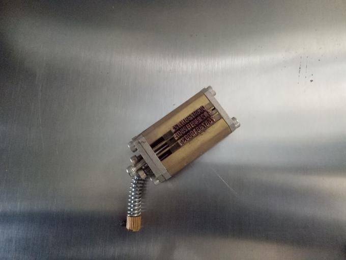 Testreszabott három vagy kétoldalas matrica címkéző gép kódoló géppel