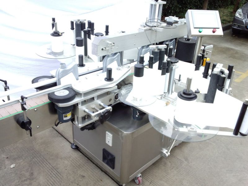 Kína CE tanúsítvány automatikus palack címkéző berendezés üveg palack dupla oldalsó matrica szállító