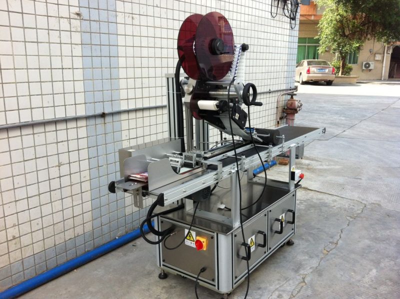 Kína elektromos meghajtó felső címkéző gép, öntapadó matrica címkéző gép szállítója