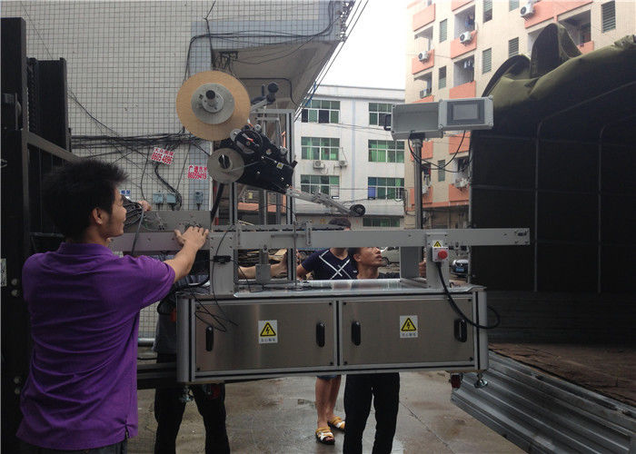 Kína PLC érintőképernyős automatikus matrica címkéző gép Comestic Mask / Carton Mask szállító